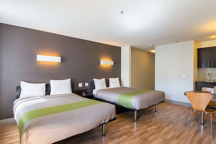 2 Queen Beds (2 of 18)