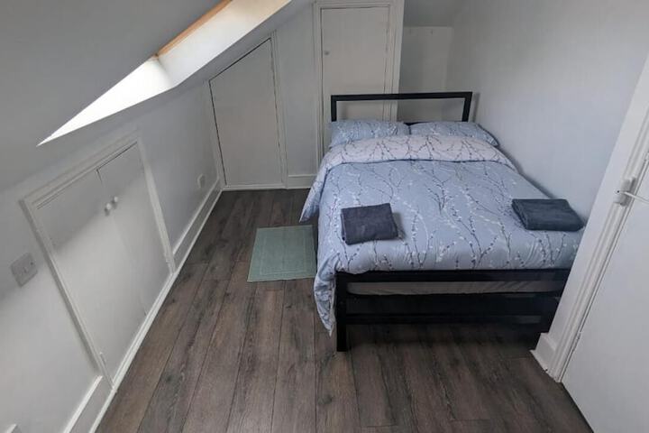 Room 4 of 7