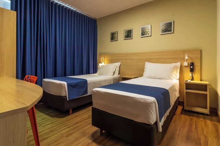 Room 47 of 102