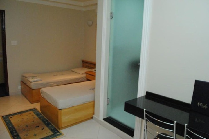 Room 9 of 43