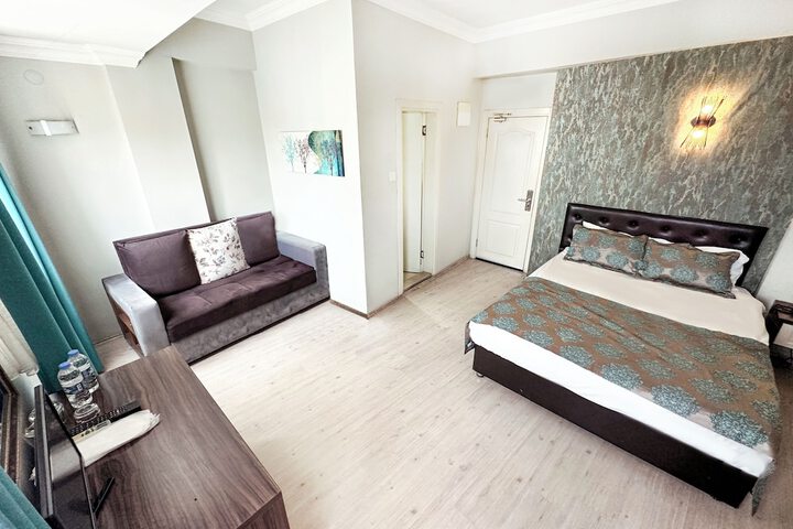 Room 7 of 11