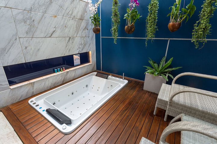 Hot Tub 80 of 158