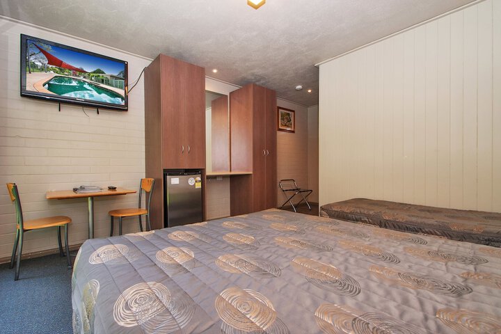 Room 2 of 40