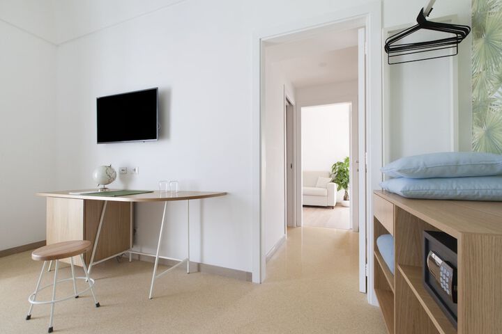 Room 14 of 99