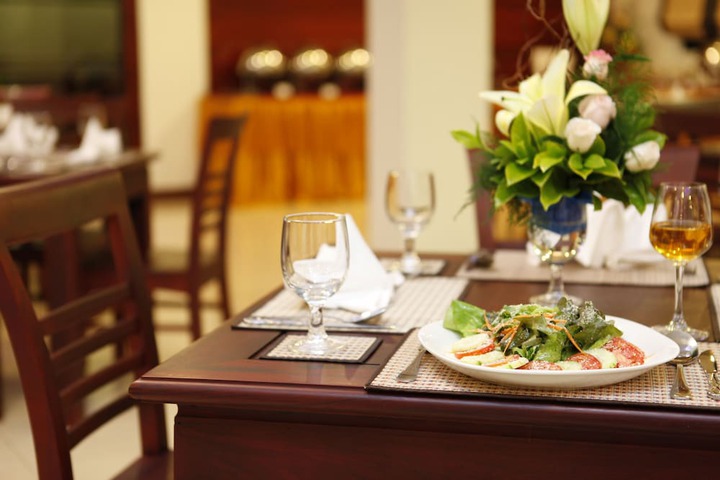 Dining 60 of 75