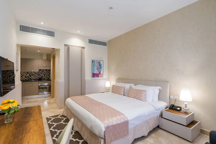 Room 4 of 17