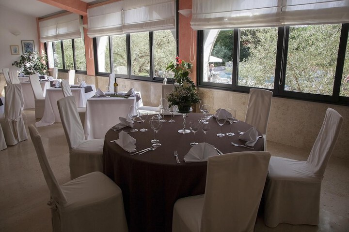 Ballroom/Hall 42 of 57