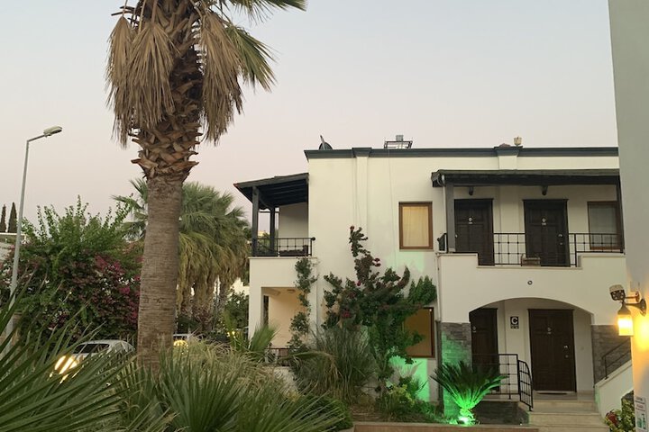 Hotel Exterior 153 of 159