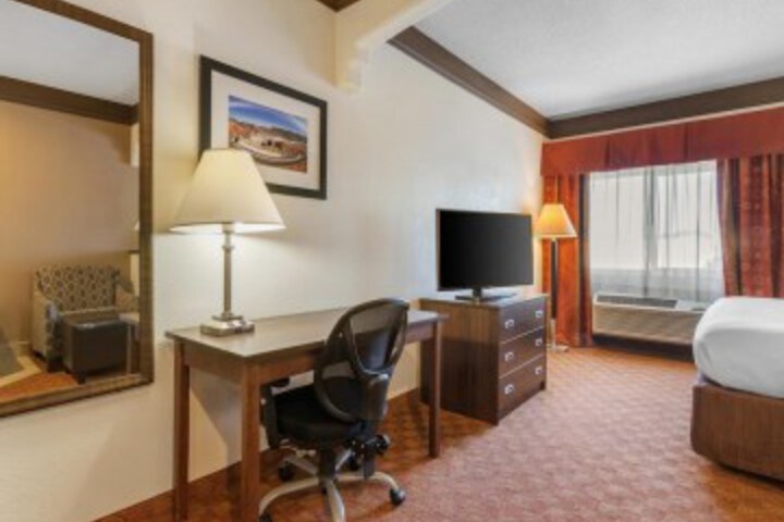 Room 10 of 33