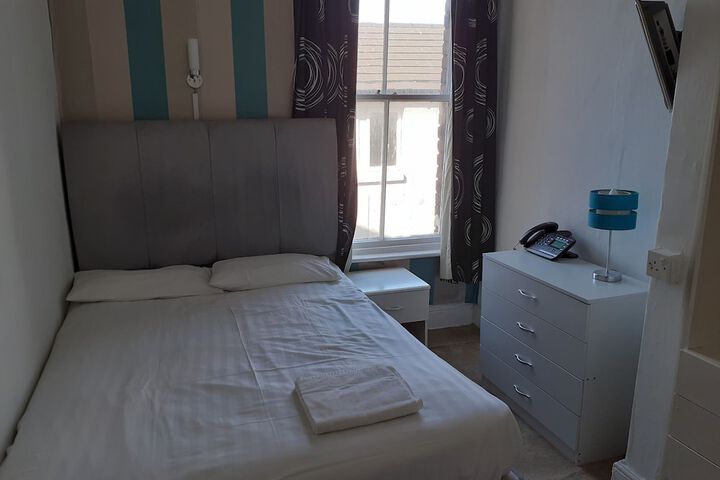 Room 25 of 42