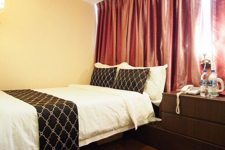 Room 11 of 73