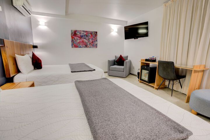 Room 12 of 76