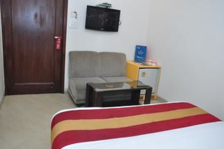 Room 13 of 18