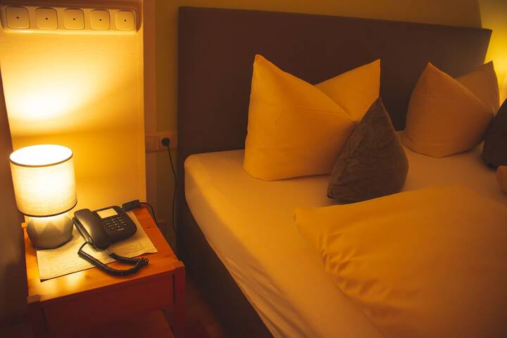 Room 8 of 25