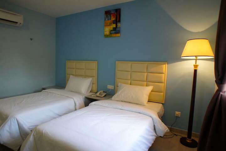 Room 10 of 37