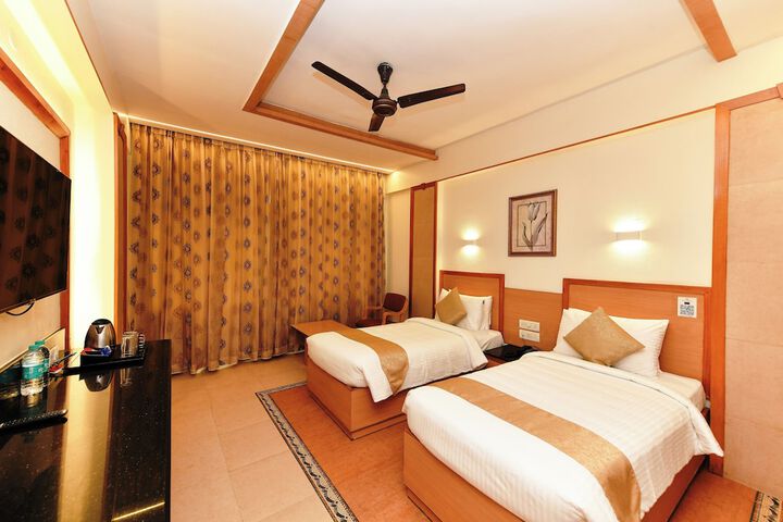 Room 12 of 76