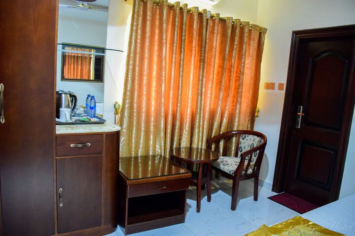 Room 9 of 39