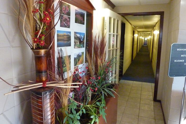 Ballroom/Hall 24 of 37