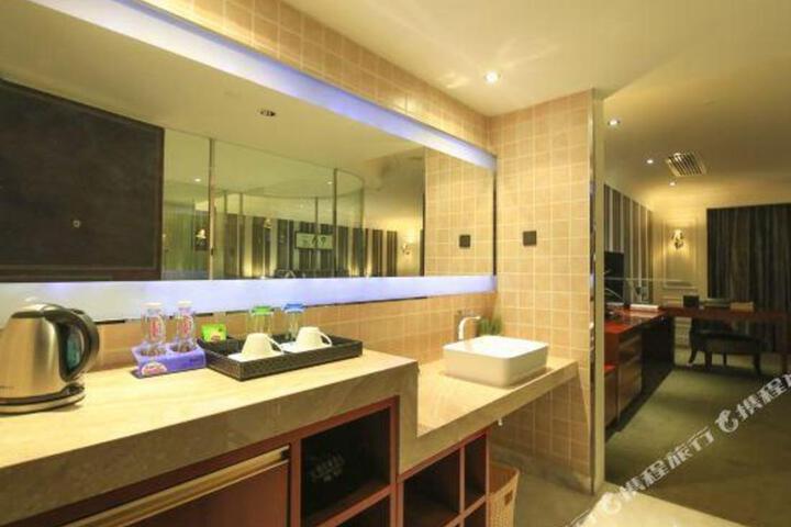 Kingdom Hotel