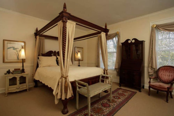 Room 4 of 63
