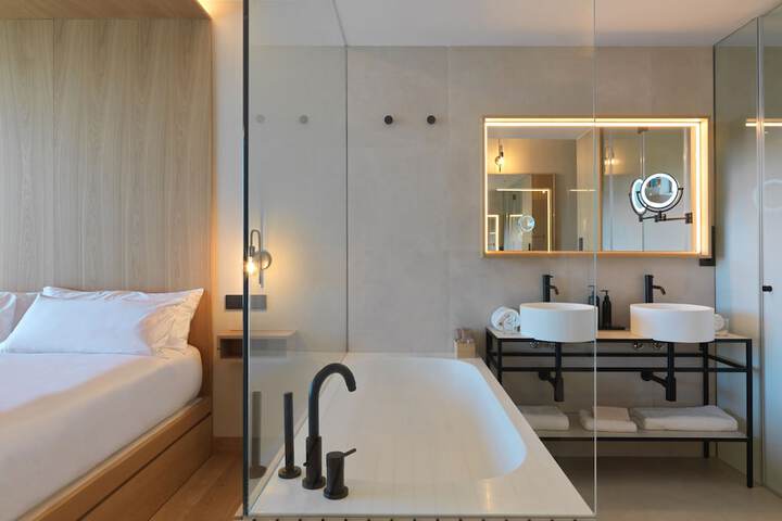 Room 47 of 69
