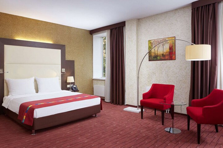 Room 19 of 73
