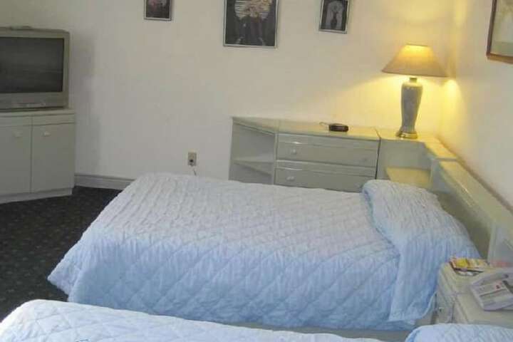 Classic Room 2 Queen Beds (2 of 6)