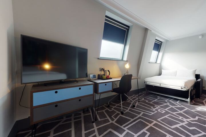 Room 8 of 35