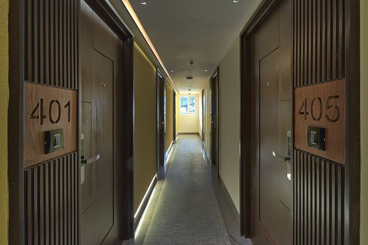 Ballroom/Hall 14 of 17