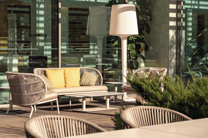 Lounge 176 of 220