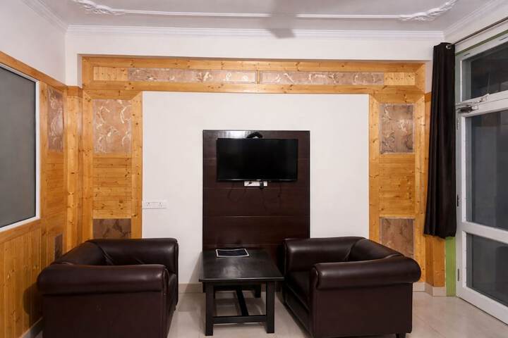 Room 12 of 32