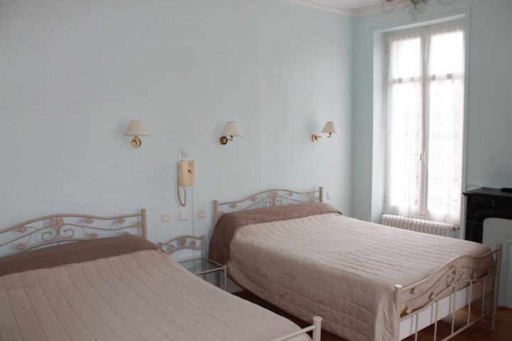 Room 5 of 44