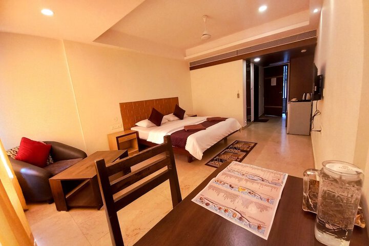 Room 7 of 9