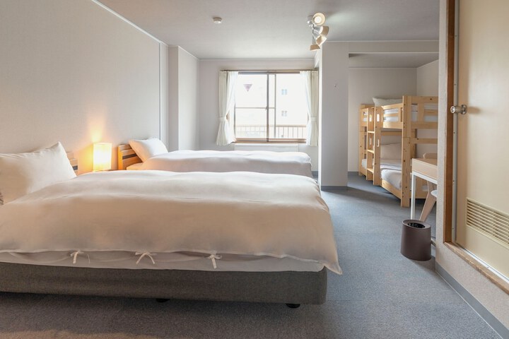 Room 13 of 37