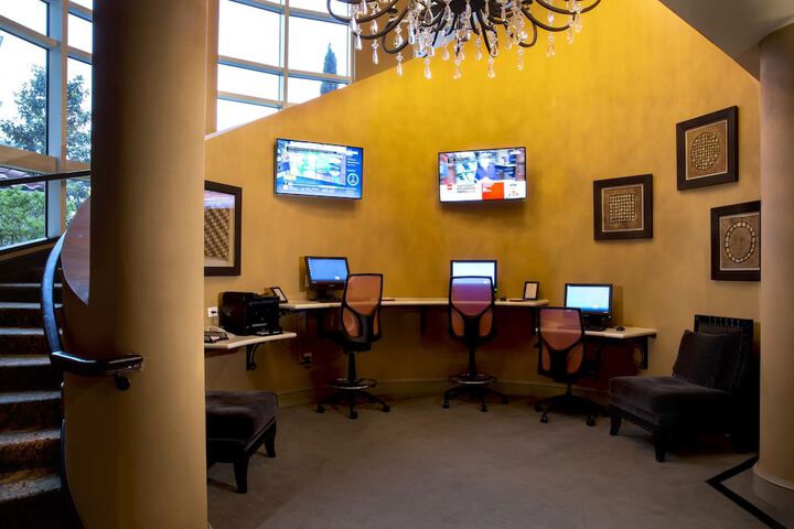 Business Center 68 of 100