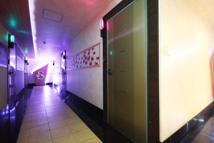Hotel Interior 10 of 33