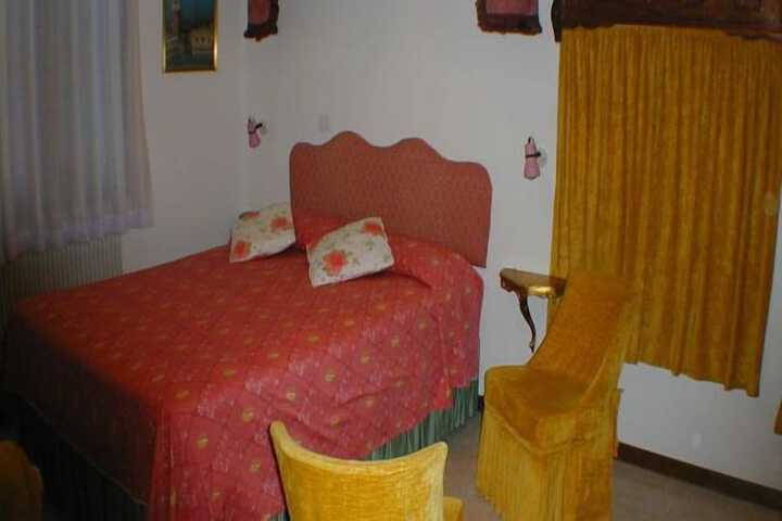 Room 3 of 7