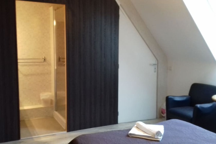 Room 11 of 27