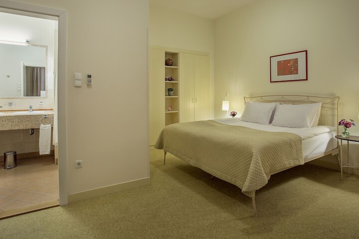 Room 22 of 60