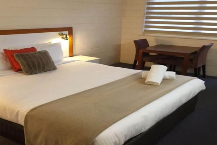 Room 4 of 40