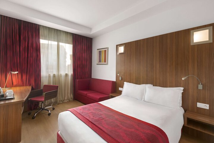 Room 8 of 28