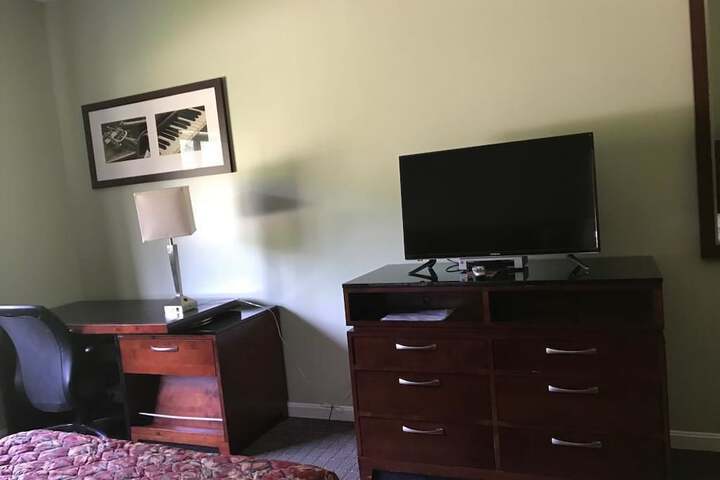 Room 6 of 19