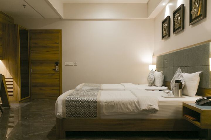 Room 11 of 26
