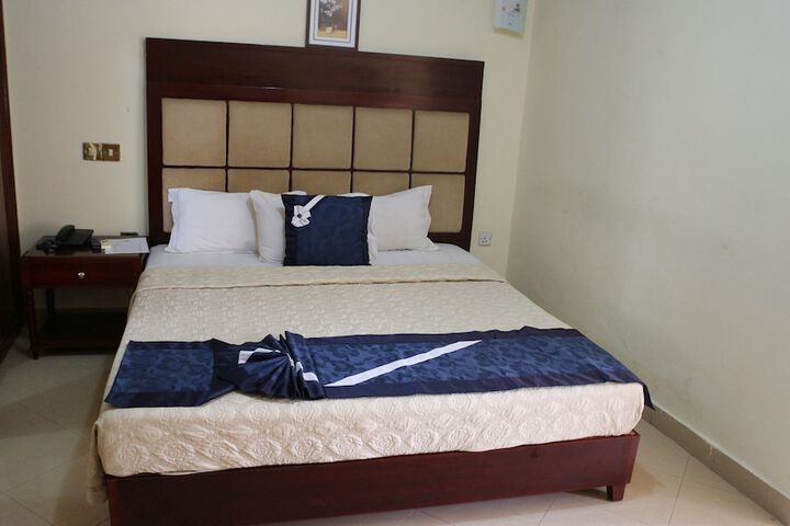 Room 10 of 47