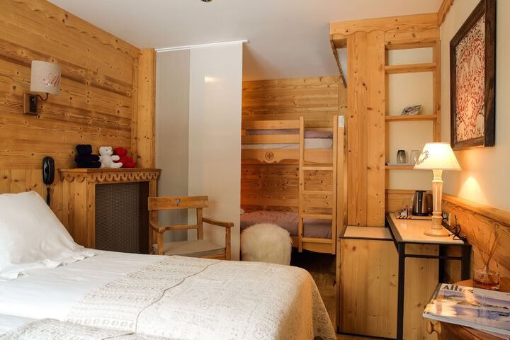 Room 9 of 33