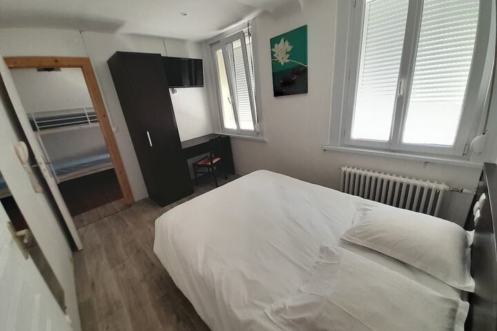 Room 12 of 50