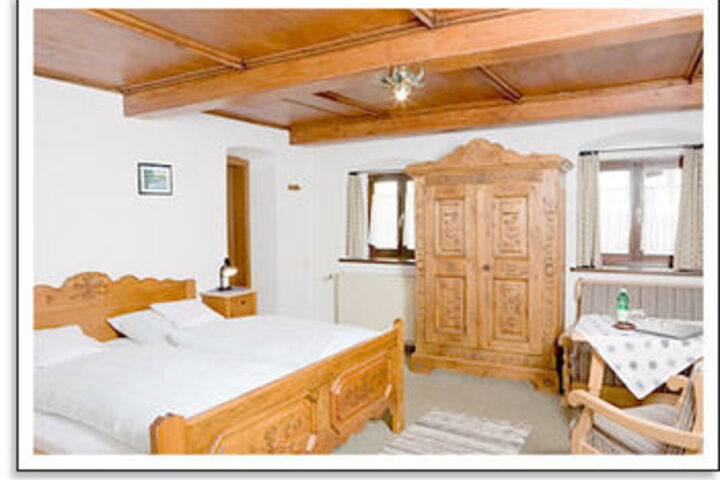 Room 5 of 11