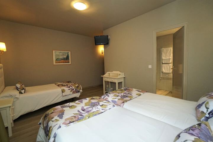 Room 8 of 27