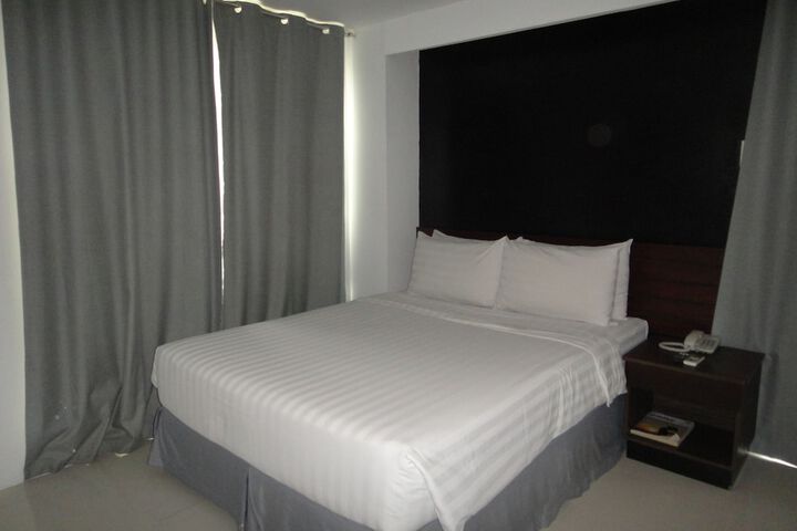 Room 4 of 25