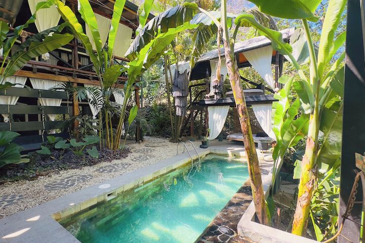 Hotel Pool